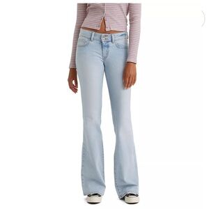 NWT Levi's Women's Light Blue
Super Low Flare Jeans Size 25 * 32
